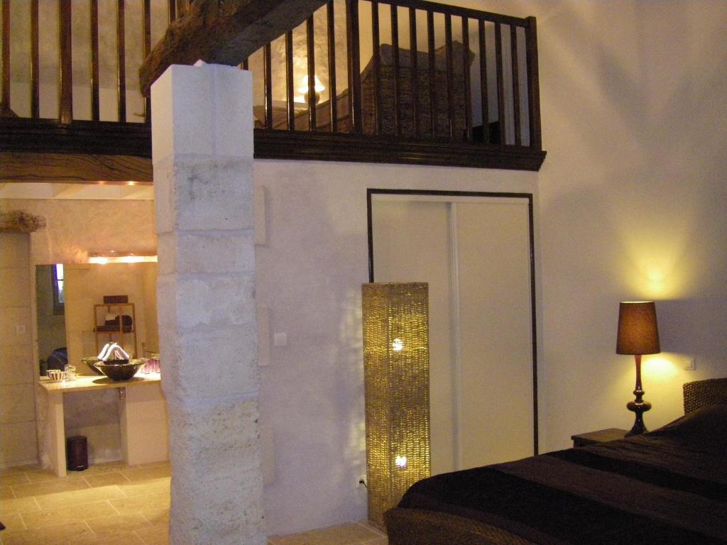 Chambre d'Hôtes Clos des Pierres Blanches Brie-sous-Archiac Quarto foto