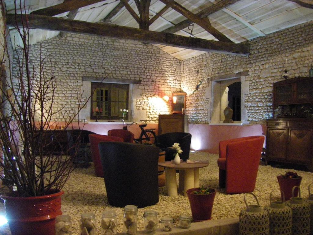 Chambre d'Hôtes Clos des Pierres Blanches Brie-sous-Archiac Exterior foto